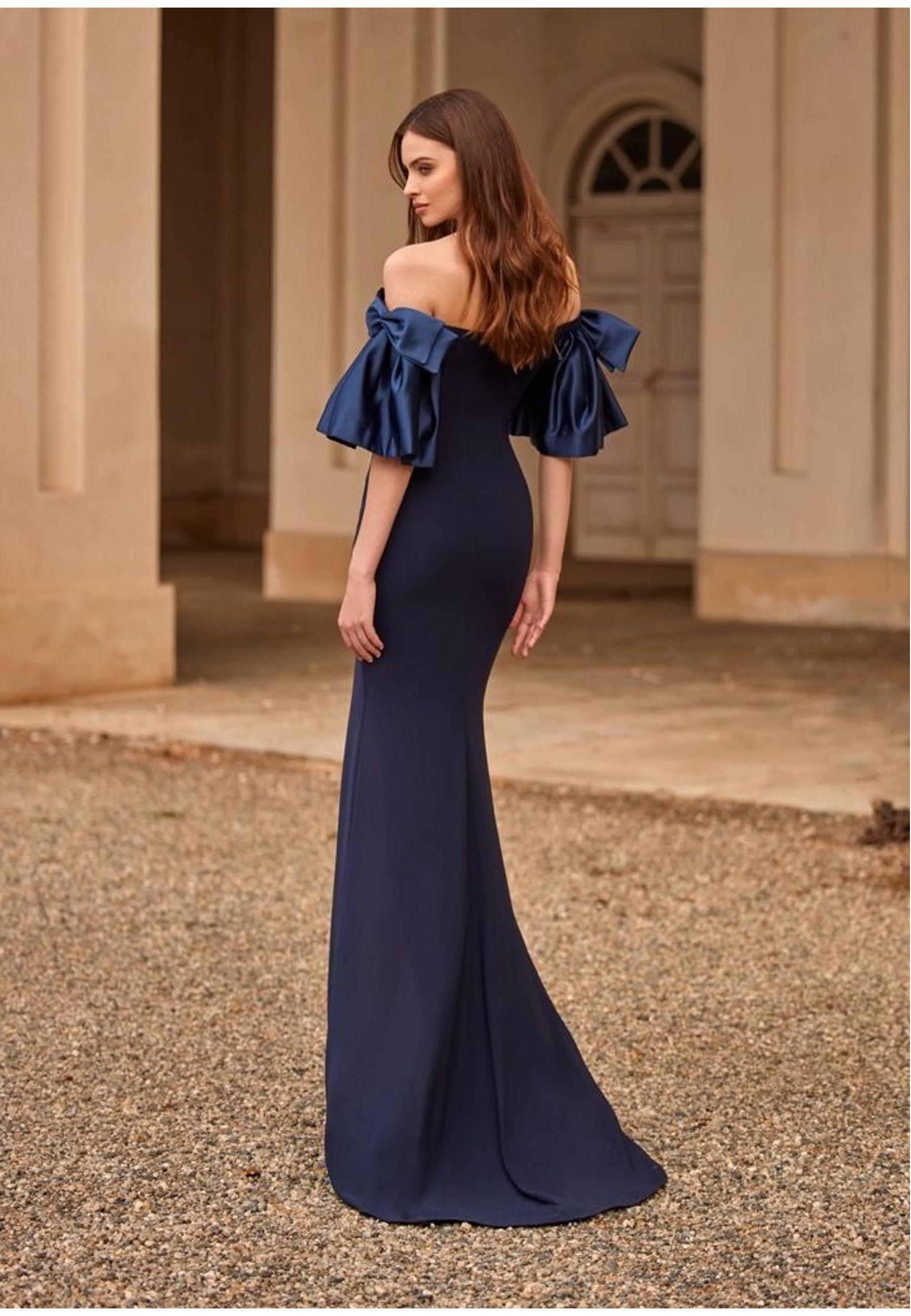 Mermaid model dress with satin sleeves Nicole Milano - NICOLE - Finizio  Collezioni
