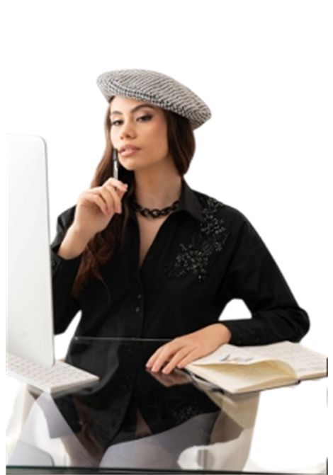 CAMICIA CON APPLICAZIONE SULLA SPALLA OLTRETEMPO | Camicie | OT5976/03005