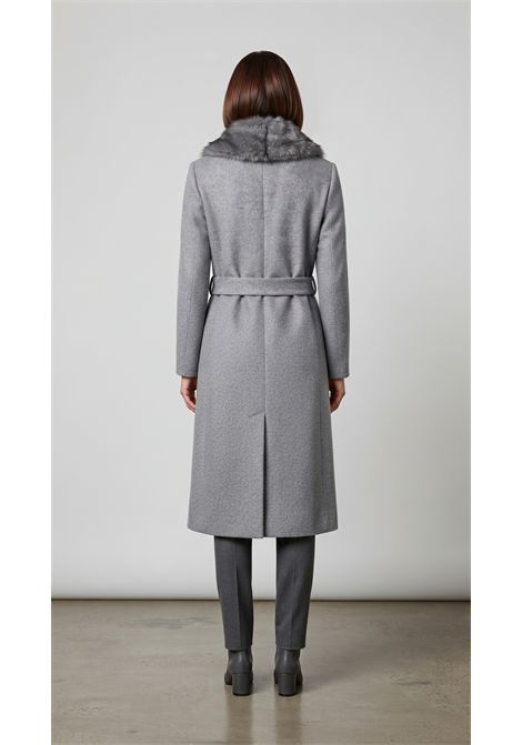 Cappotto lungo grigio in panno con ampio collo in ecopelliccia e cintura in vita OLTRETEMPO | OT81103/01005